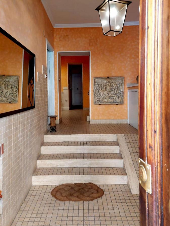 Отель Clavdia Flat Monti Рим Экстерьер фото