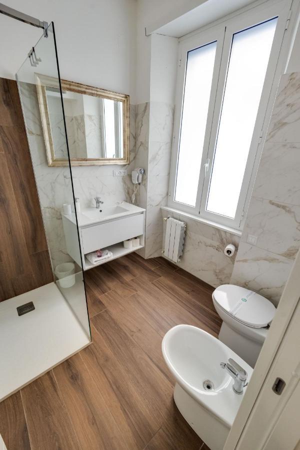 Отель Clavdia Flat Monti Рим Экстерьер фото